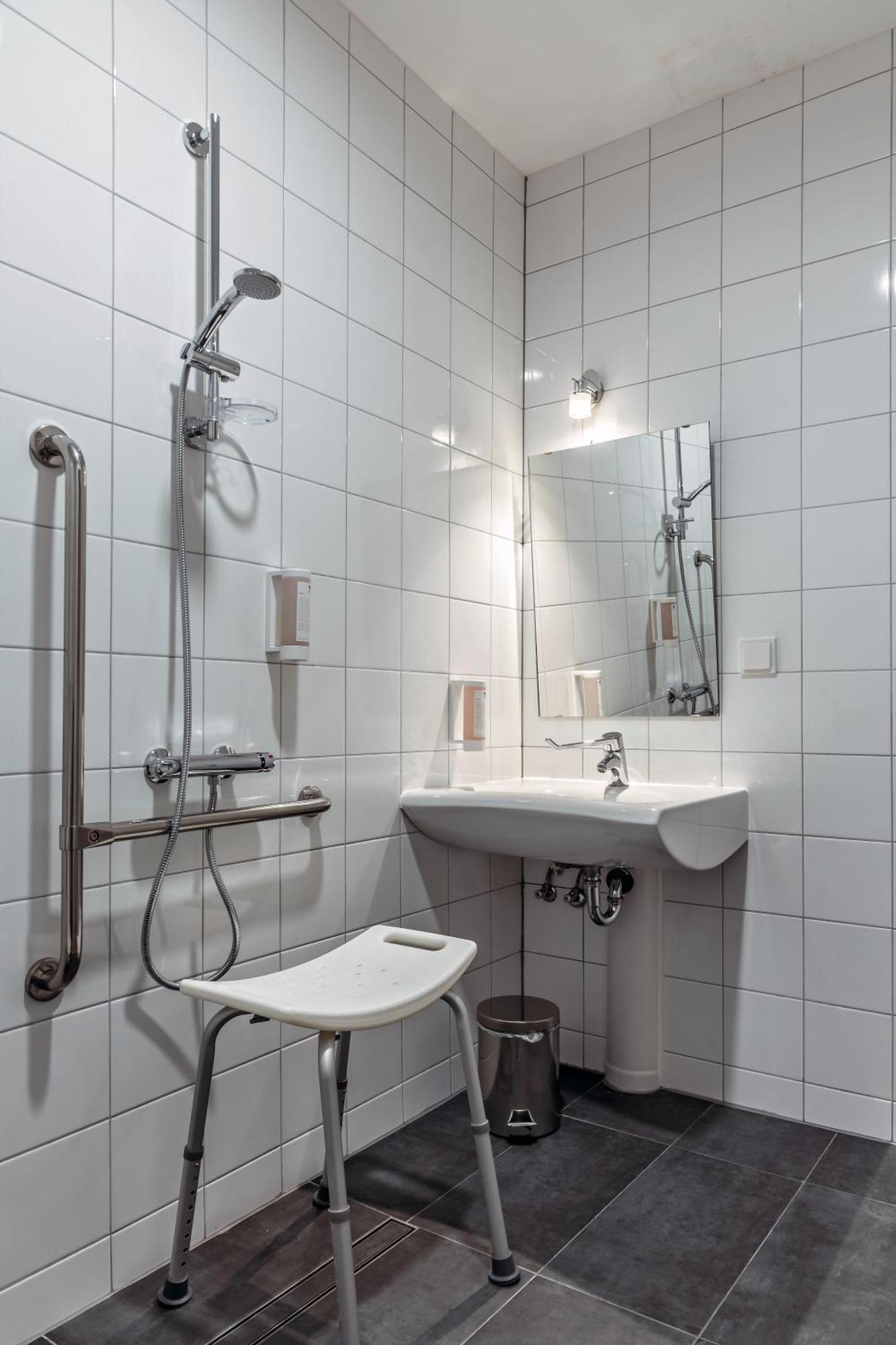 Augustus Hotel Bernkastel - Comfortable Budget Hotel Rum bild